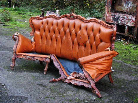 Skip Hire Docklands vehicle outside a Docklands property